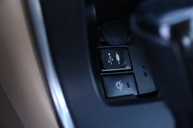 Toyota Camry Vehicle Image 19