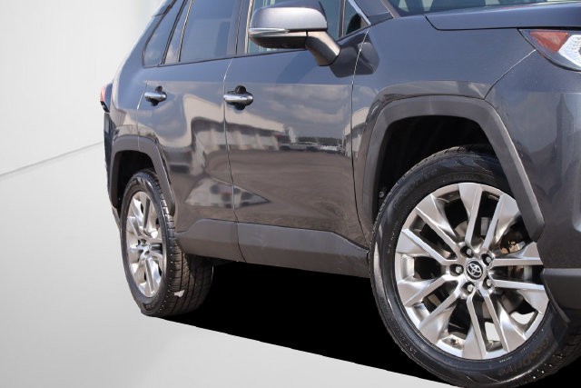 Toyota RAV4 Vehicle Full-screen Gallery Image 3