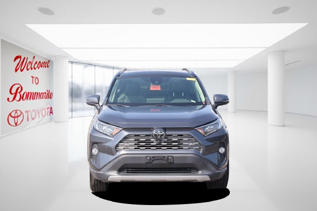 Toyota RAV4 Vehicle Full-screen Gallery Image 4