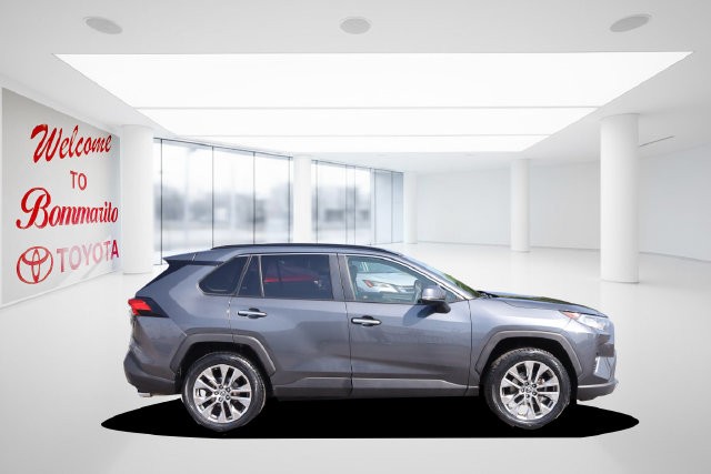 Toyota RAV4 Vehicle Full-screen Gallery Image 5