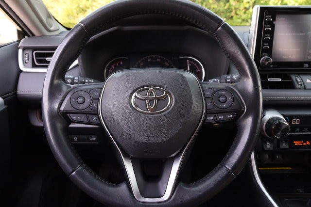 Toyota RAV4 Vehicle Full-screen Gallery Image 10