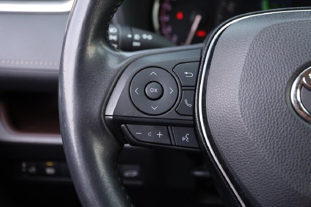 Toyota RAV4 Vehicle Full-screen Gallery Image 11