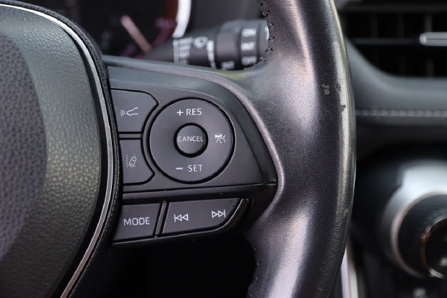 Toyota RAV4 Vehicle Full-screen Gallery Image 12