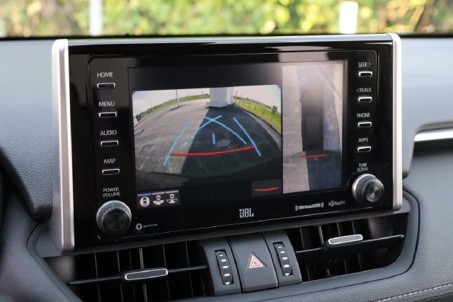 Toyota RAV4 Vehicle Full-screen Gallery Image 16