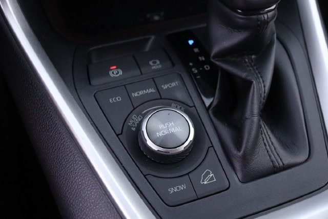 Toyota RAV4 Vehicle Full-screen Gallery Image 20