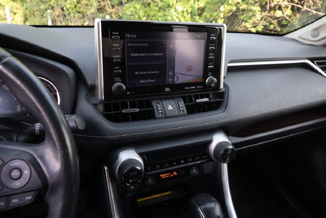 Toyota RAV4 Vehicle Full-screen Gallery Image 21