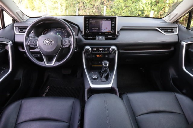 Toyota RAV4 Vehicle Full-screen Gallery Image 23