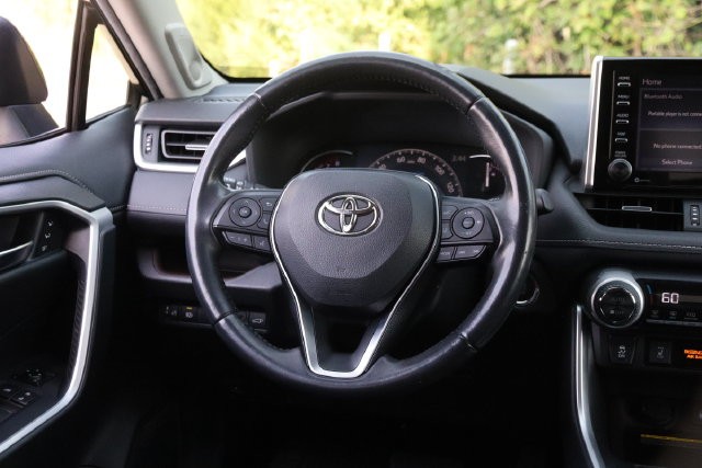 Toyota RAV4 Vehicle Full-screen Gallery Image 25
