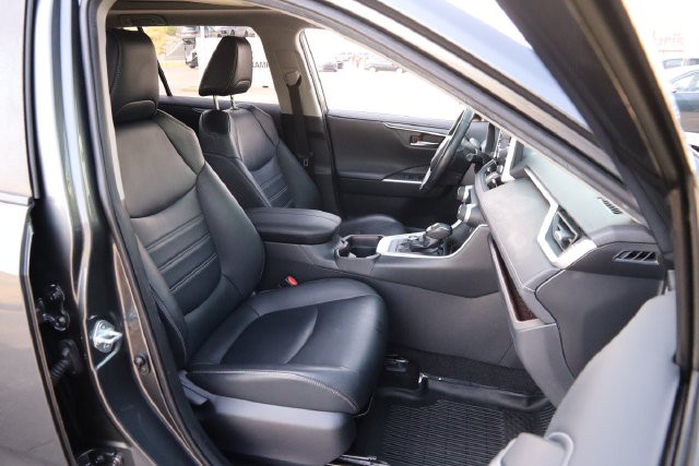 Toyota RAV4 Vehicle Full-screen Gallery Image 28
