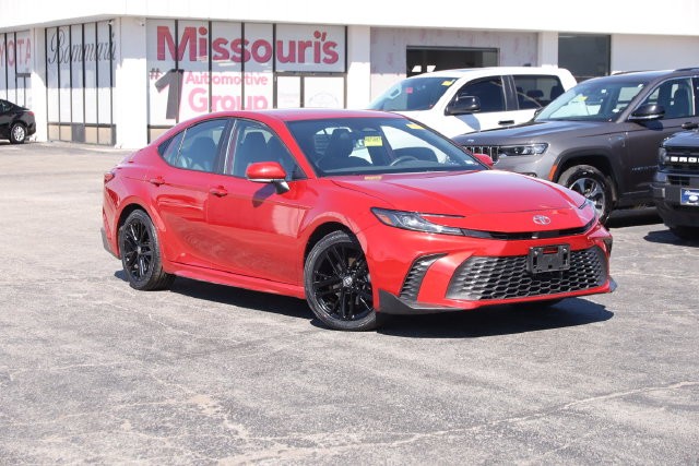 Toyota Camry Vehicle Full-screen Gallery Image 2