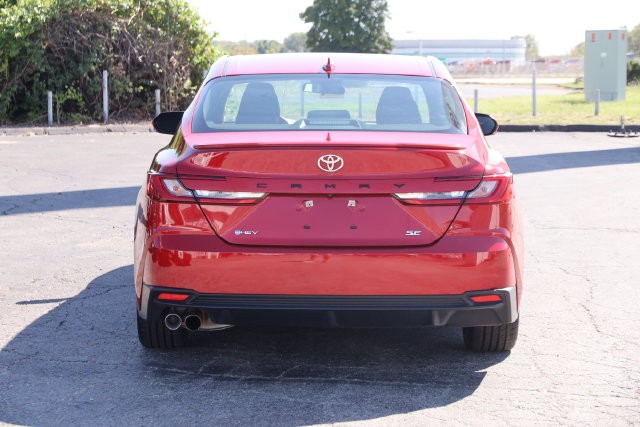Toyota Camry Vehicle Full-screen Gallery Image 6