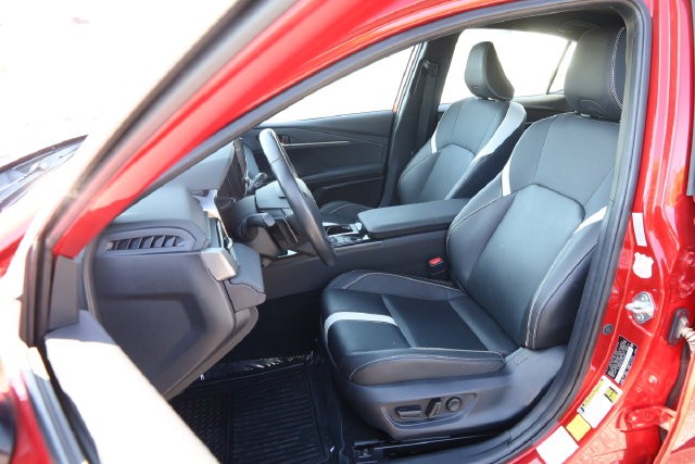 Toyota Camry Vehicle Full-screen Gallery Image 8