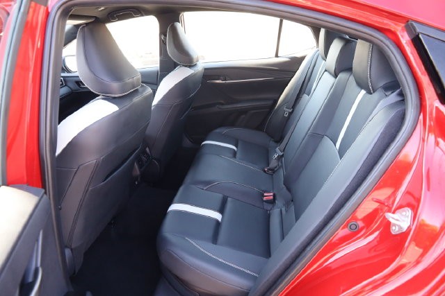 Toyota Camry Vehicle Full-screen Gallery Image 9