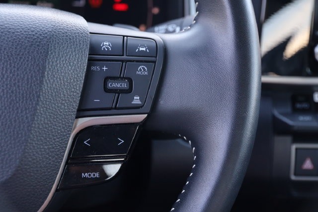 Toyota Camry Vehicle Full-screen Gallery Image 12
