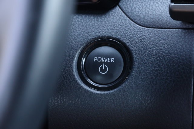 Toyota Camry Vehicle Full-screen Gallery Image 14