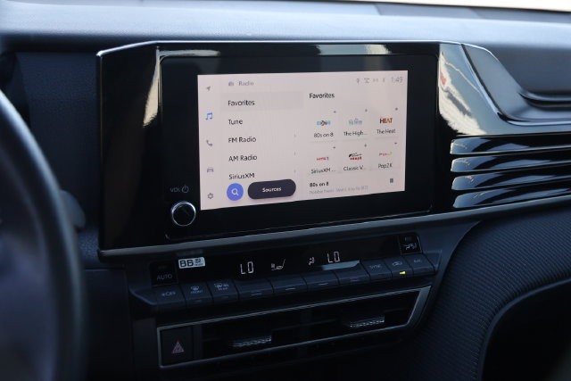 Toyota Camry Vehicle Full-screen Gallery Image 15