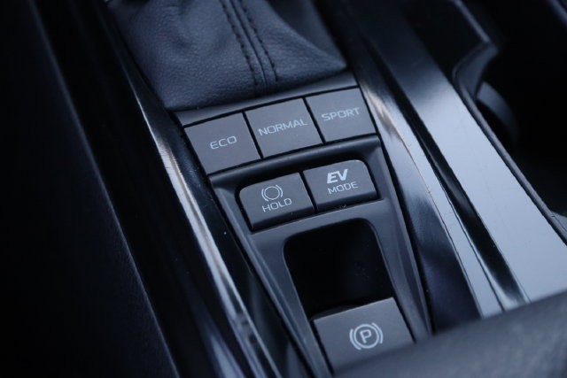 Toyota Camry Vehicle Full-screen Gallery Image 20