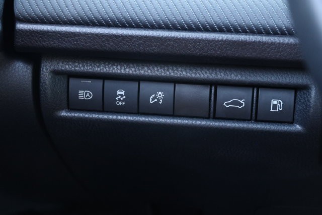 Toyota Camry Vehicle Full-screen Gallery Image 21