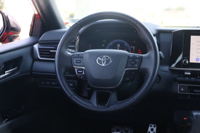 Toyota Camry Vehicle Full-screen Gallery Image 24