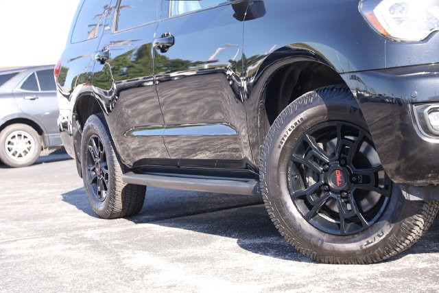 Toyota Sequoia Vehicle Full-screen Gallery Image 3