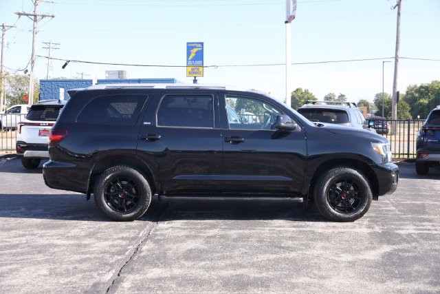 Toyota Sequoia Vehicle Full-screen Gallery Image 5