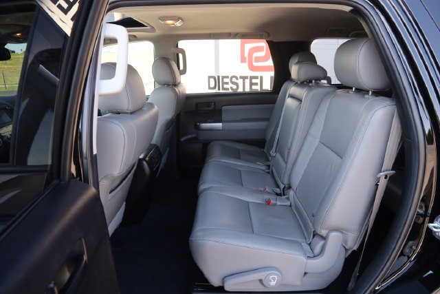 Toyota Sequoia Vehicle Full-screen Gallery Image 11