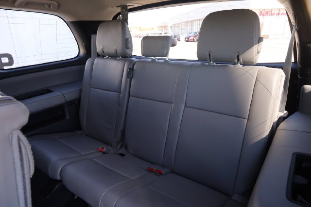 Toyota Sequoia Vehicle Full-screen Gallery Image 12