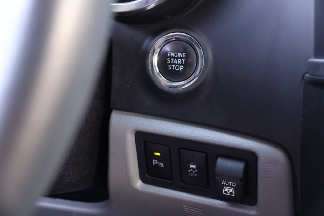 Toyota Sequoia Vehicle Full-screen Gallery Image 17