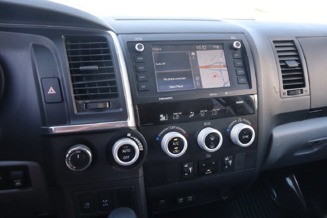 Toyota Sequoia Vehicle Full-screen Gallery Image 18