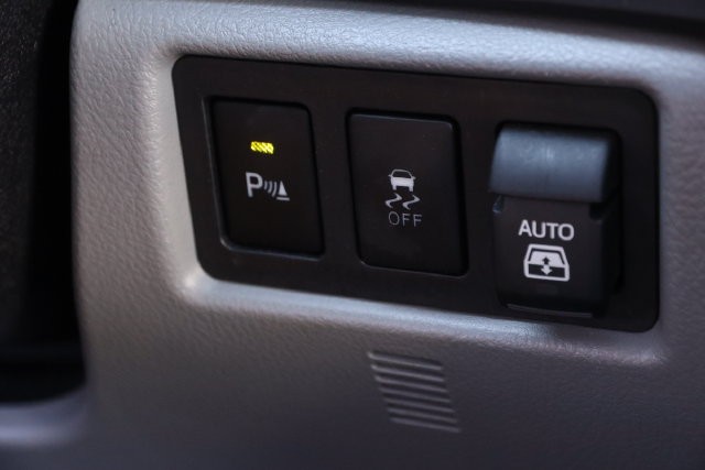 Toyota Sequoia Vehicle Full-screen Gallery Image 24