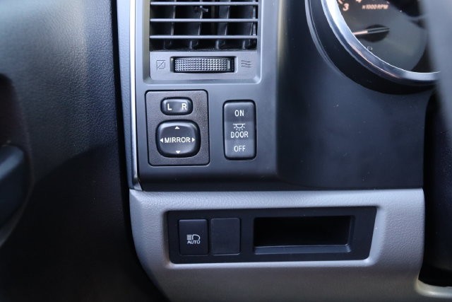 Toyota Sequoia Vehicle Full-screen Gallery Image 26