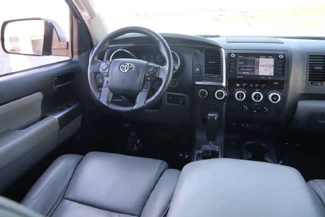 Toyota Sequoia Vehicle Full-screen Gallery Image 28