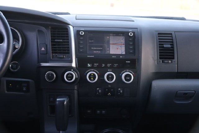 Toyota Sequoia Vehicle Full-screen Gallery Image 30
