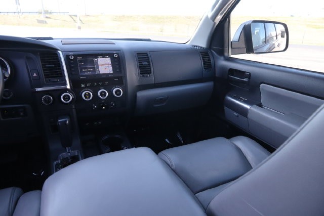 Toyota Sequoia Vehicle Full-screen Gallery Image 31