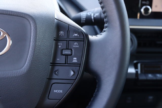 Toyota Prius Vehicle Image 12