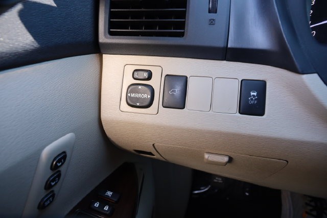 Toyota Venza Vehicle Image 24