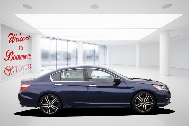 Honda Accord Sedan Vehicle Full-screen Gallery Image 5