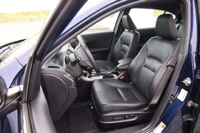 Honda Accord Sedan Vehicle Full-screen Gallery Image 8
