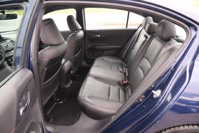 Honda Accord Sedan Vehicle Full-screen Gallery Image 9