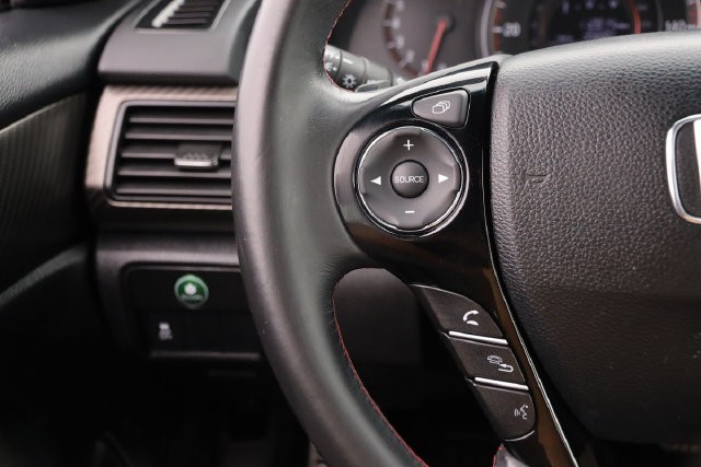 Honda Accord Sedan Vehicle Full-screen Gallery Image 11