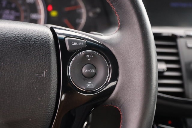 Honda Accord Sedan Vehicle Full-screen Gallery Image 12