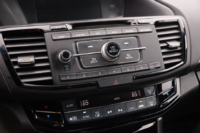 Honda Accord Sedan Vehicle Full-screen Gallery Image 17