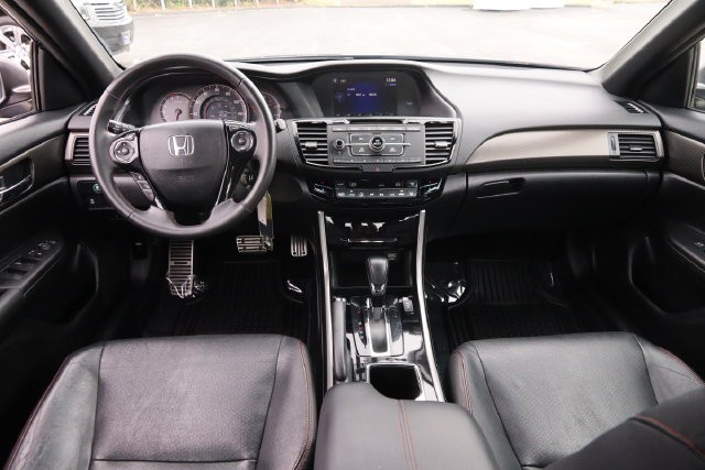 Honda Accord Sedan Vehicle Full-screen Gallery Image 21