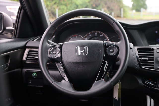 Honda Accord Sedan Vehicle Full-screen Gallery Image 23