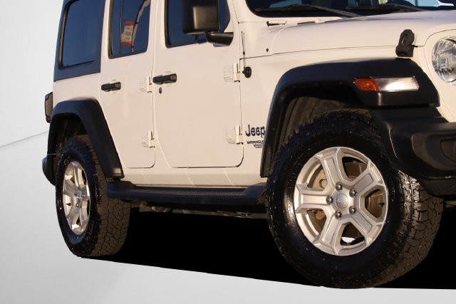 Jeep Wrangler Vehicle Full-screen Gallery Image 3