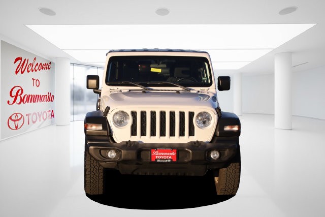 Jeep Wrangler Vehicle Full-screen Gallery Image 4