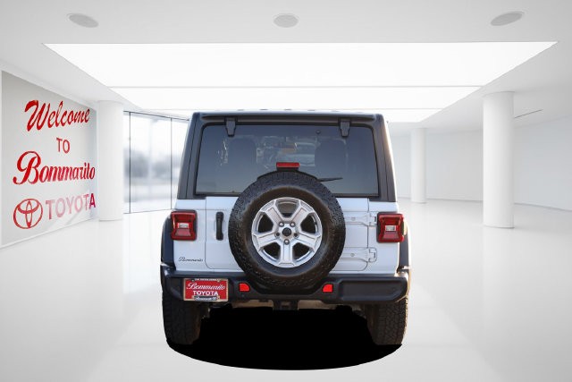 Jeep Wrangler Vehicle Full-screen Gallery Image 6