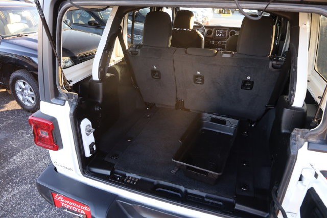 Jeep Wrangler Vehicle Full-screen Gallery Image 7