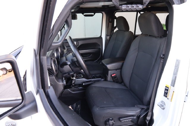 Jeep Wrangler Vehicle Full-screen Gallery Image 8