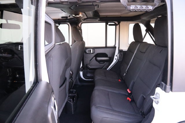 Jeep Wrangler Vehicle Full-screen Gallery Image 9